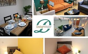 Stylish Townhouse-Sleeps 9-Free Parking