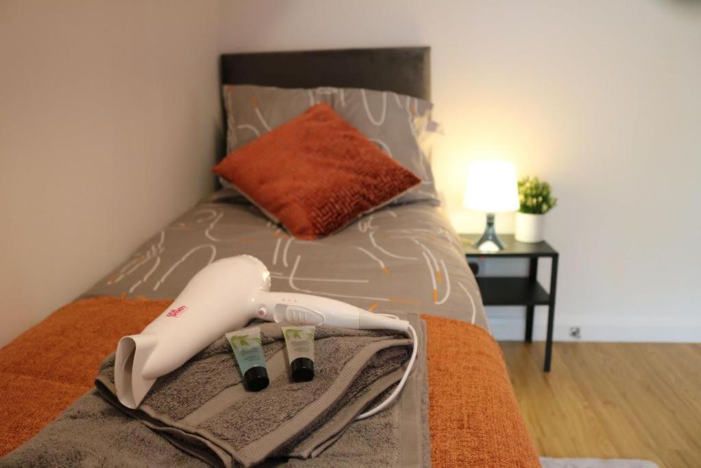 Stylish Townhouse-Sleeps 9-Free Parking Apartment Milton Keynes Exterior photo