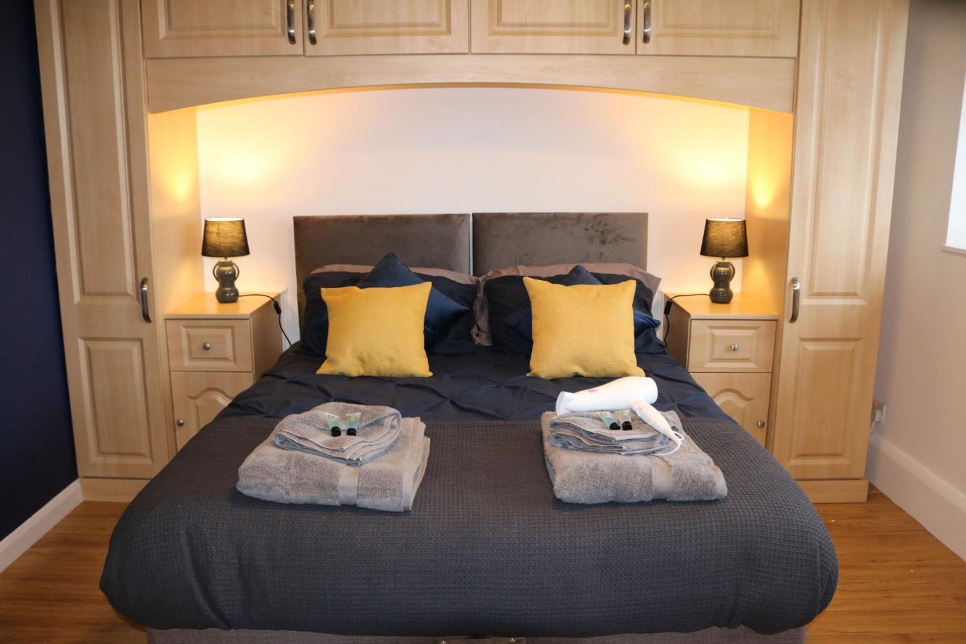 Stylish Townhouse-Sleeps 9-Free Parking Apartment Milton Keynes Exterior photo