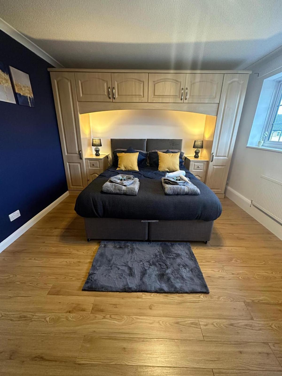 Stylish Townhouse-Sleeps 9-Free Parking Apartment Milton Keynes Exterior photo