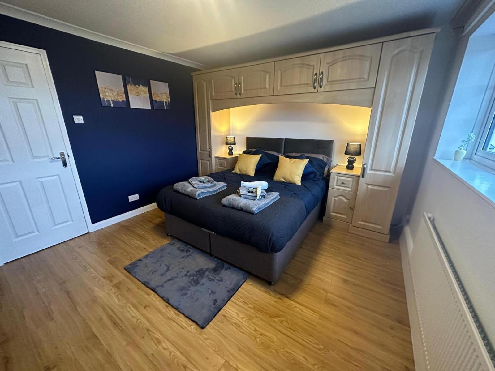 Stylish Townhouse-Sleeps 9-Free Parking Apartment Milton Keynes Exterior photo