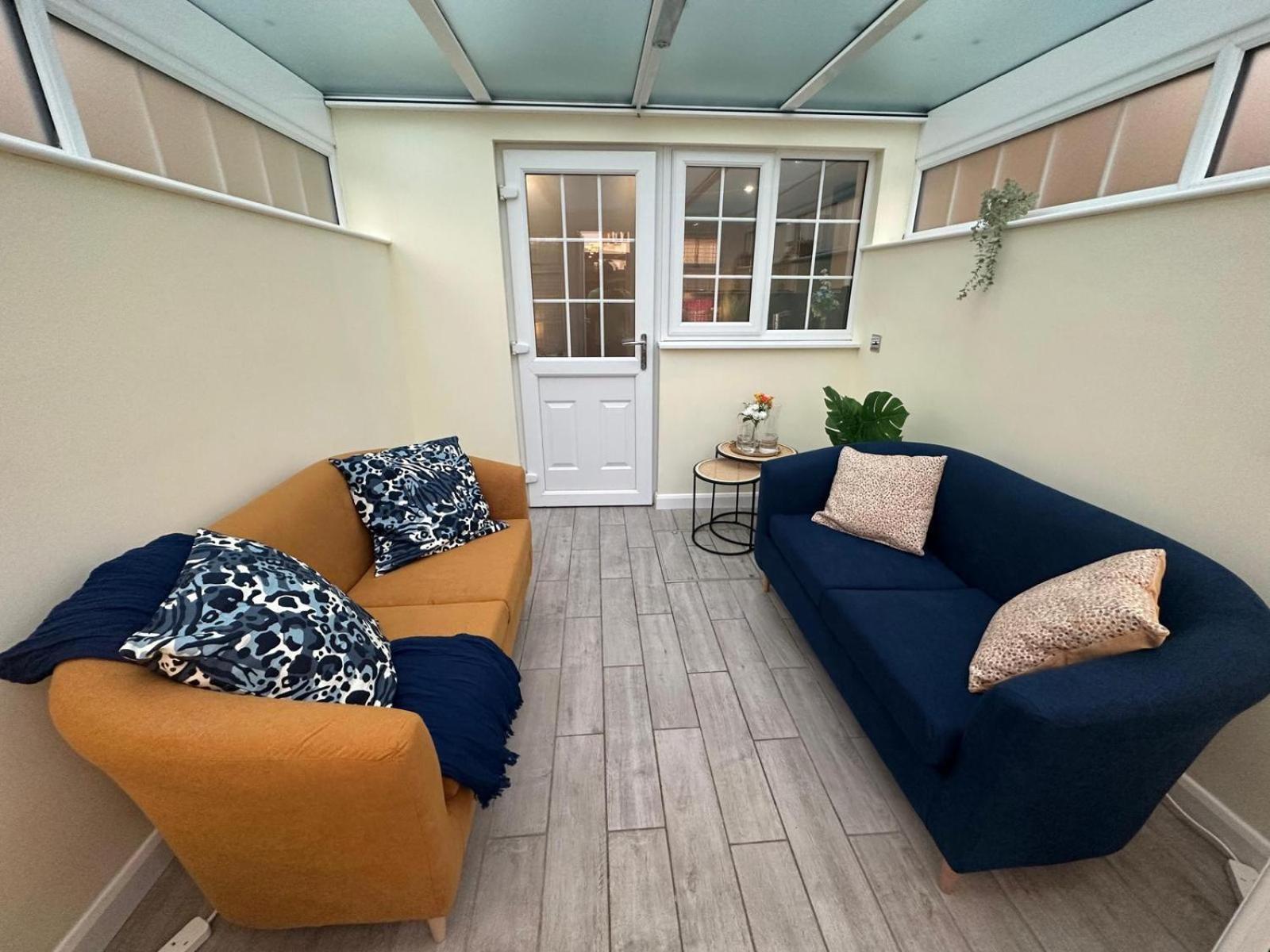 Stylish Townhouse-Sleeps 9-Free Parking Apartment Milton Keynes Exterior photo