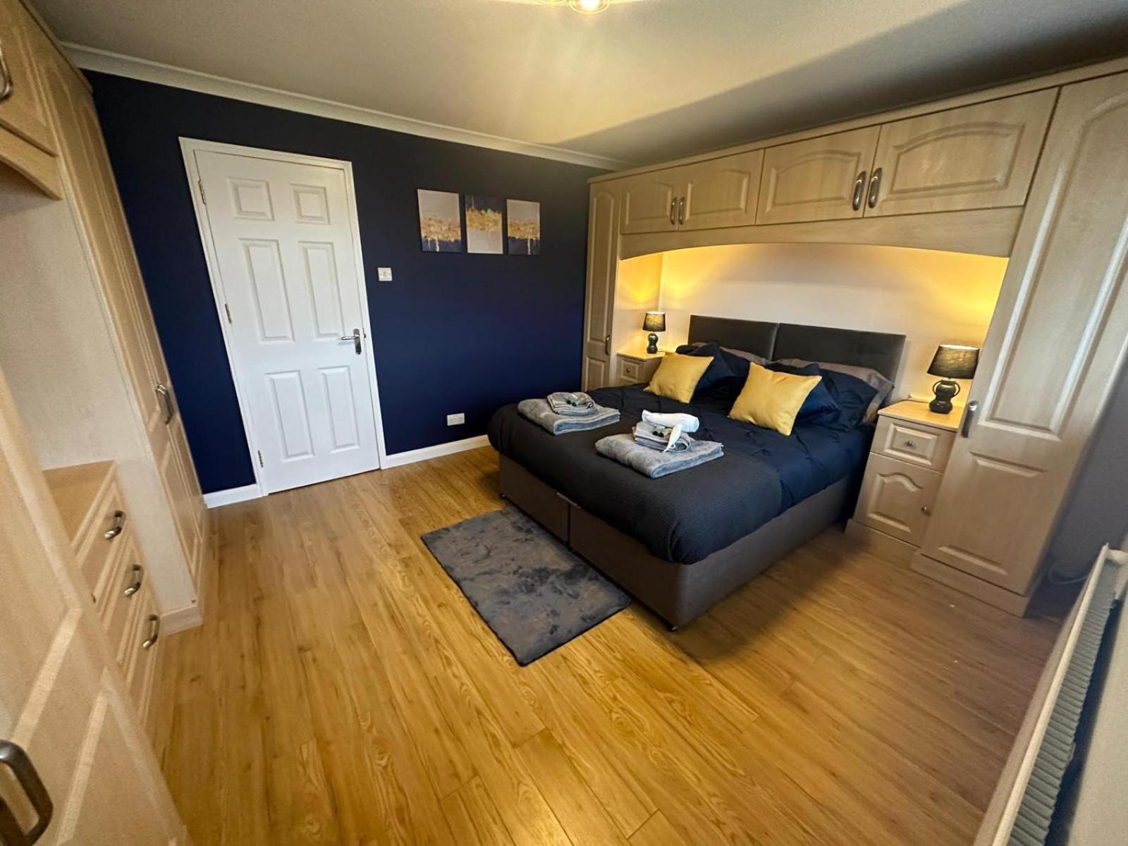 Stylish Townhouse-Sleeps 9-Free Parking Apartment Milton Keynes Exterior photo