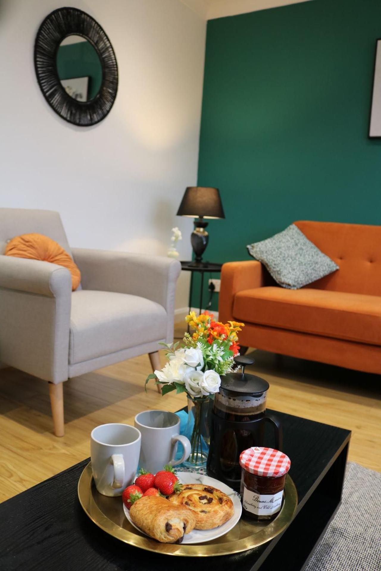 Stylish Townhouse-Sleeps 9-Free Parking Apartment Milton Keynes Exterior photo