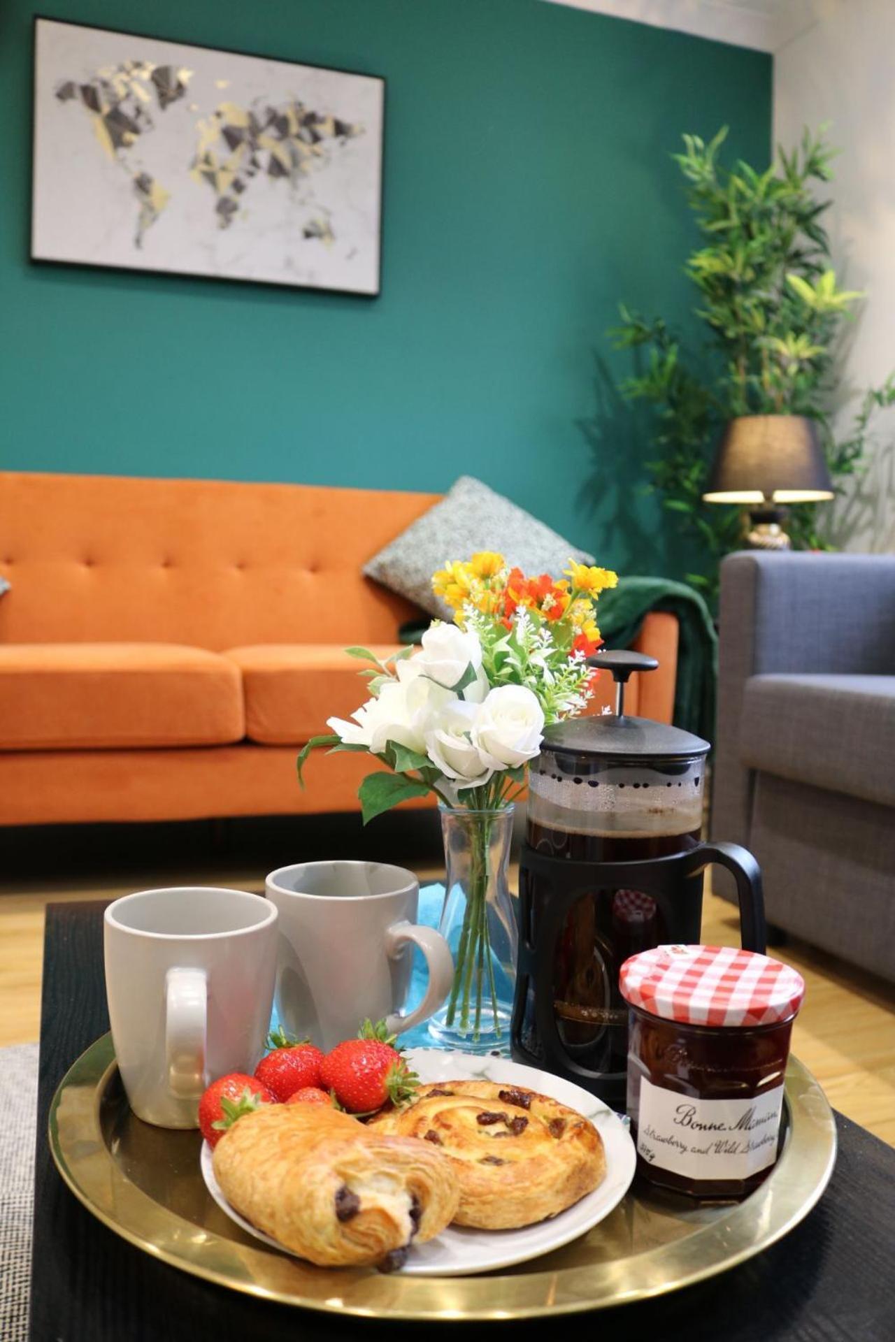 Stylish Townhouse-Sleeps 9-Free Parking Apartment Milton Keynes Exterior photo