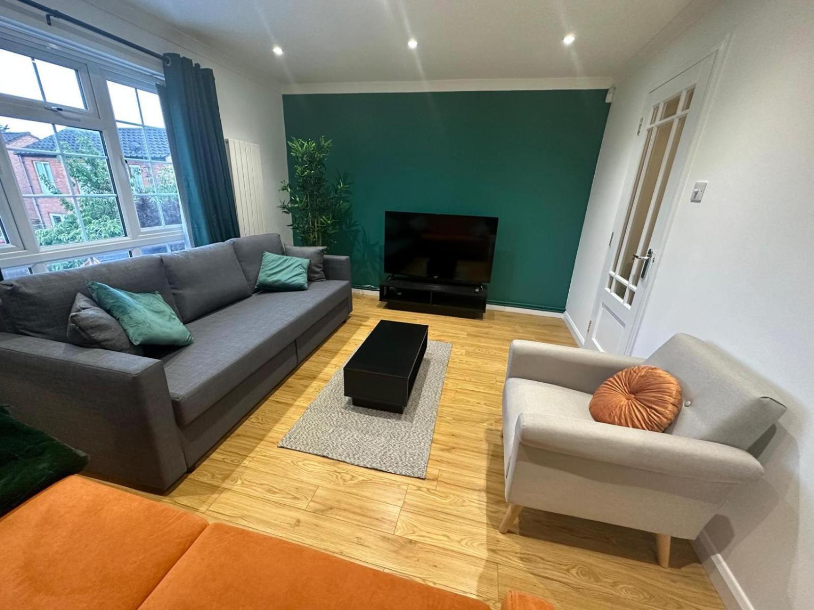Stylish Townhouse-Sleeps 9-Free Parking Apartment Milton Keynes Exterior photo