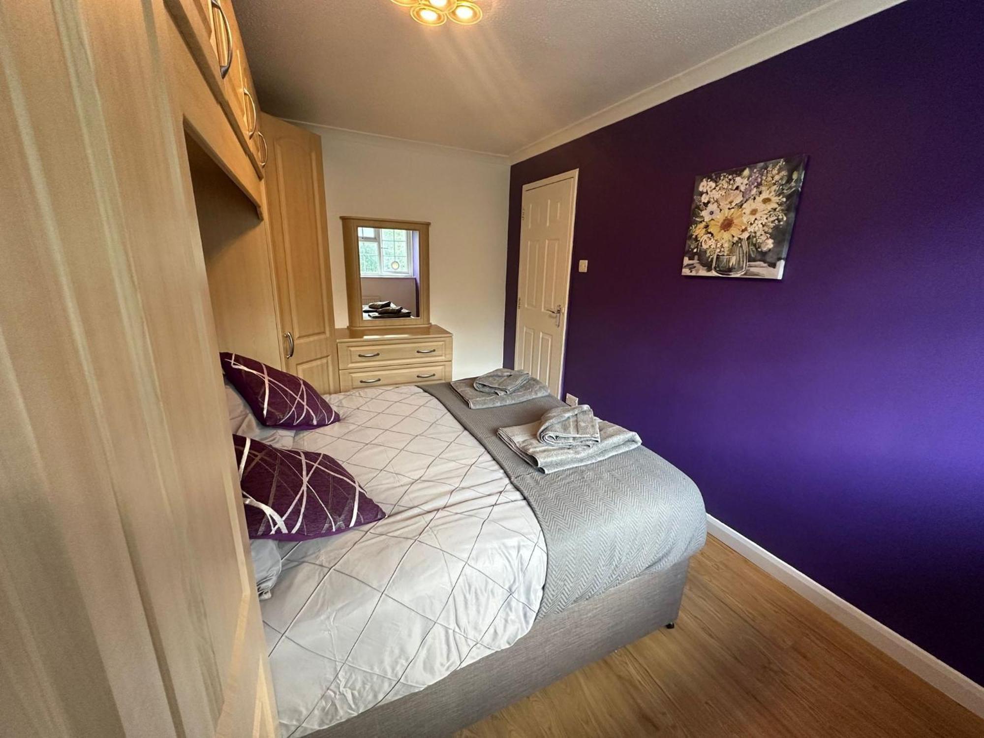 Stylish Townhouse-Sleeps 9-Free Parking Apartment Milton Keynes Exterior photo