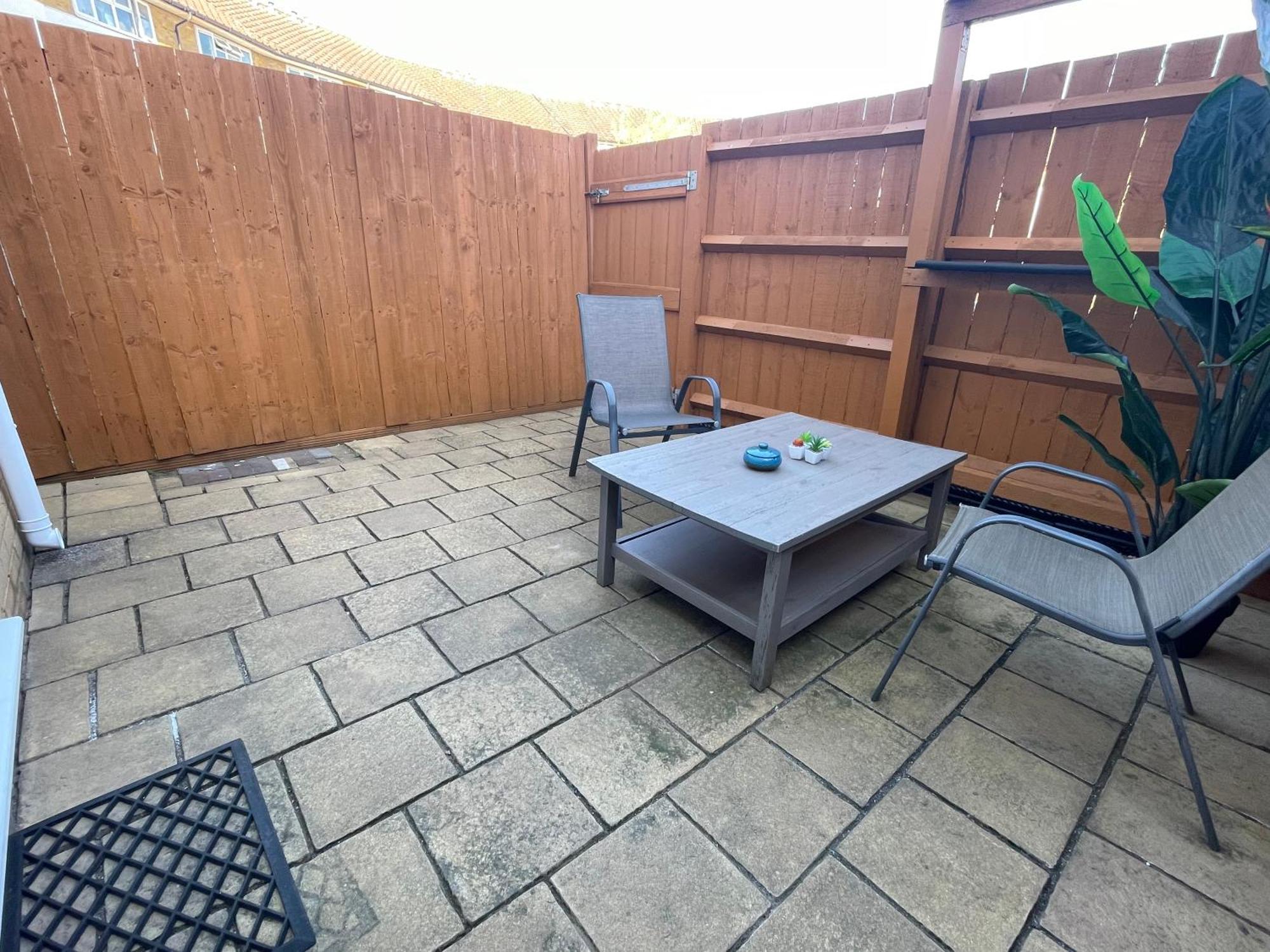 Stylish Townhouse-Sleeps 9-Free Parking Apartment Milton Keynes Exterior photo